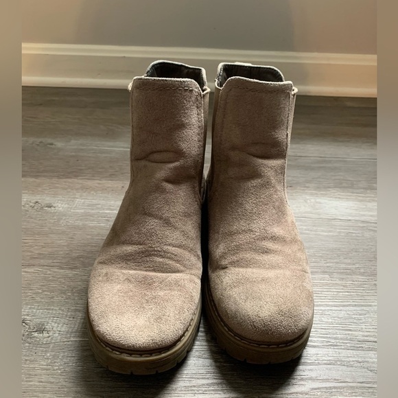 Cliffs Booties Chelsea Boots Tan Nude Beige Comfy Boots Size 7 M - Picture 2 of 16